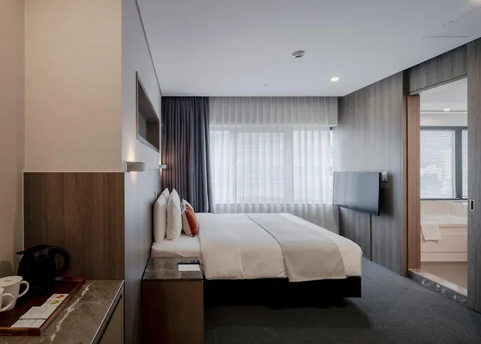 Amid Hotel 4*