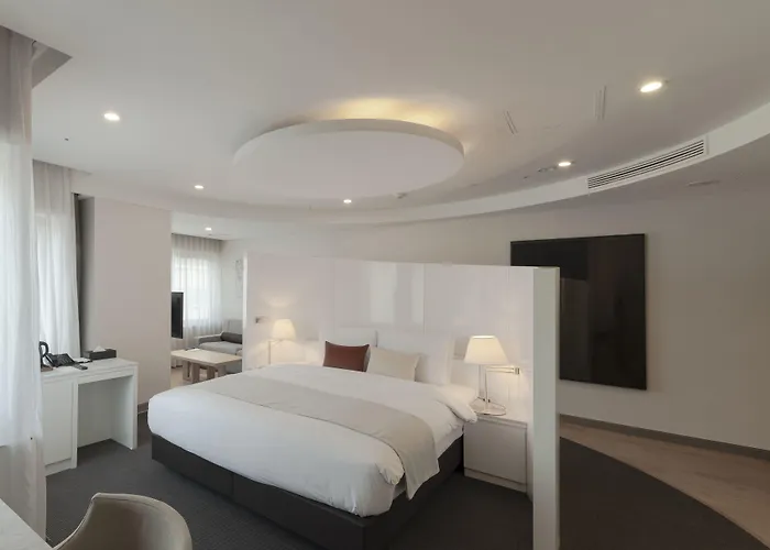 Amid Hotel 4*